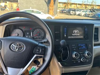 2015 TOYOTA SIENNA63765906771201122